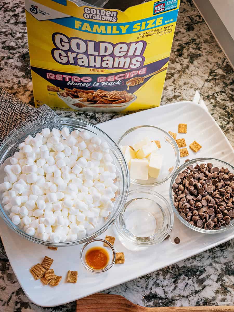 Les ingrédients de la recette des barres S'mores aux Golden Grahams. Un retour en arrière pour les enfants des années 90 !