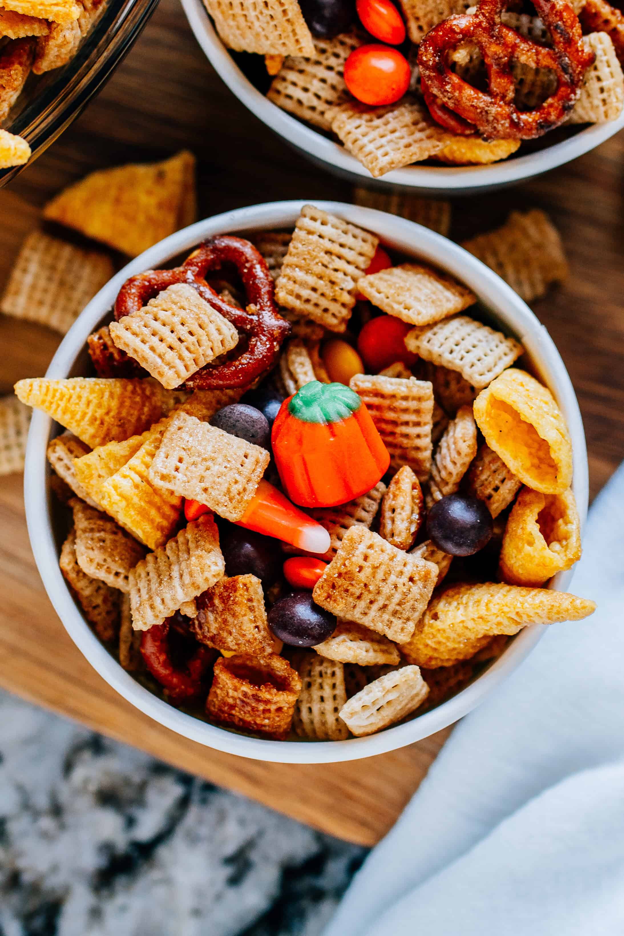 Sweet and delicious, this simple fall snack mix is perfect for your fall gatherings!