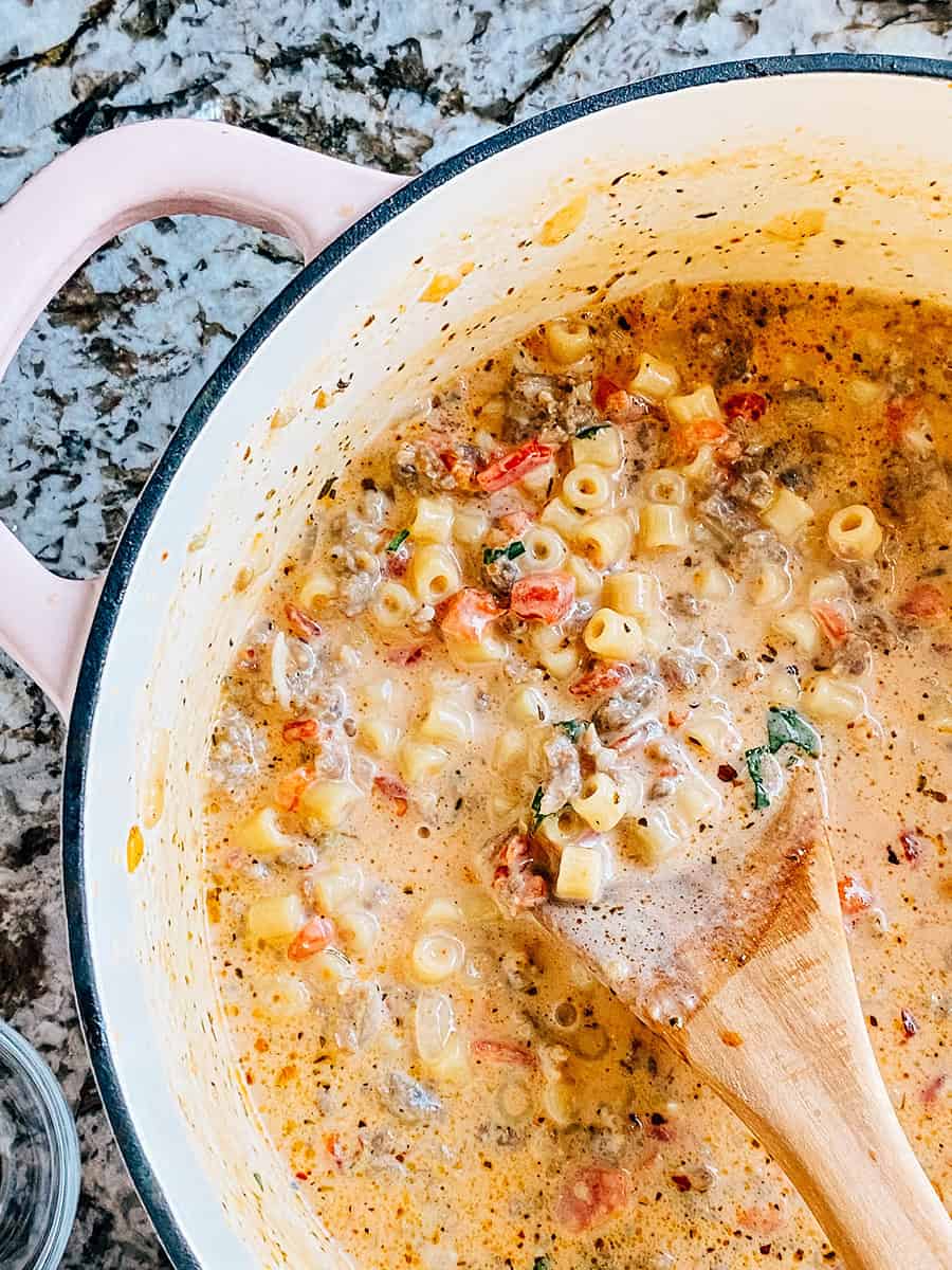 Soupe crémeuse de saucisse italienne au parmesan