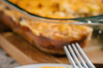 Gratin de Petit-Déjeuner aux Saucisses et Pommes de Terre Rissolées