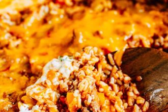 Poêle de riz au bœuf et tacos